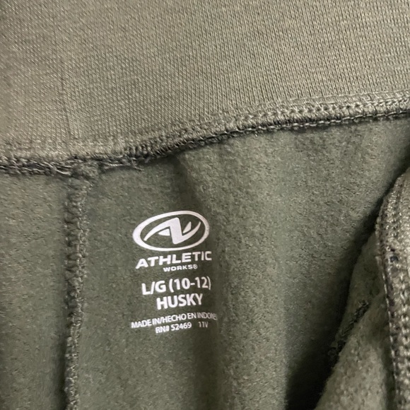 Women’s Ankle Pants - Picture 5 of 6